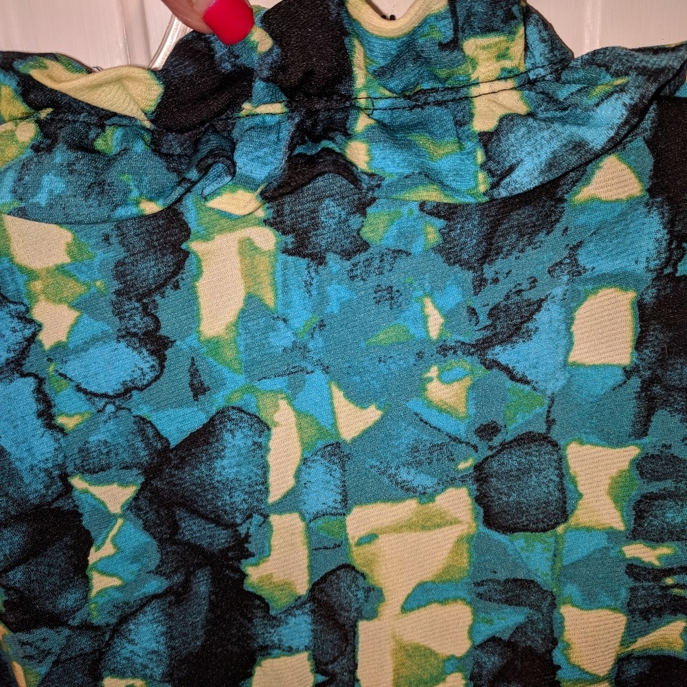 Sleeveless Blouse w/ Ruffle - Picture 4 of 4